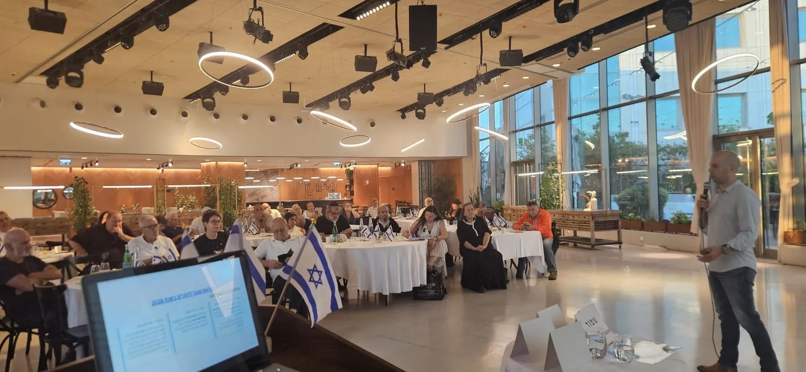 הרצאה בסוגיות במיסוי בינלאומי אצל רופאים וחוקרים שטסים לחו"ל, כולל מיסוי פלושיפ
